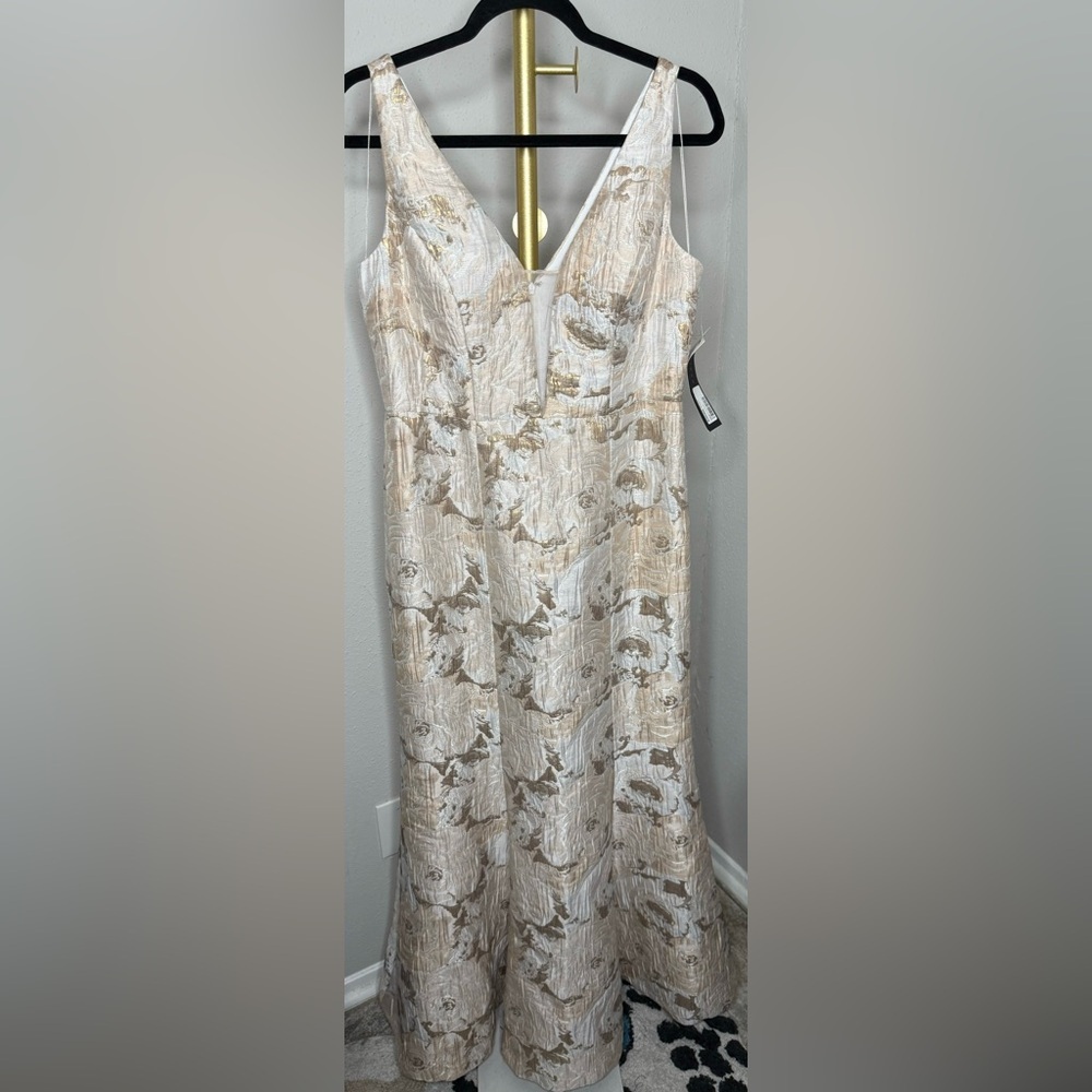 NWT Aidan Mattox ivory and gold brocade dress